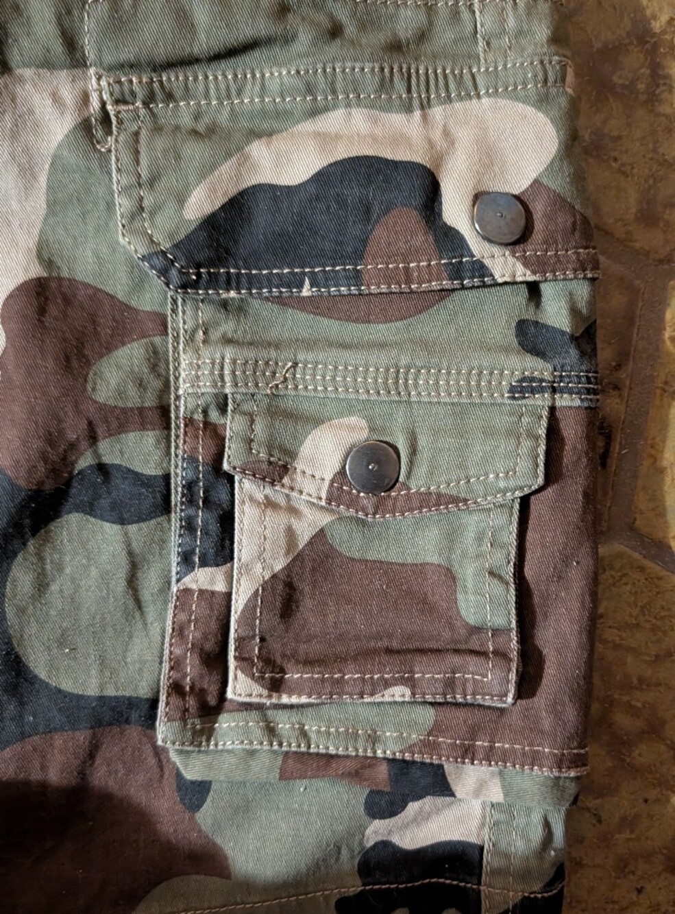 Ochenta Women's Woodland Camo Cargo Shorts Size 10 - Picture 3 of 6